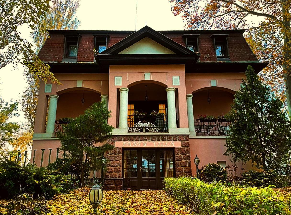 Party Villa Holiday Rent Balatonföldvár المظهر الخارجي الصورة